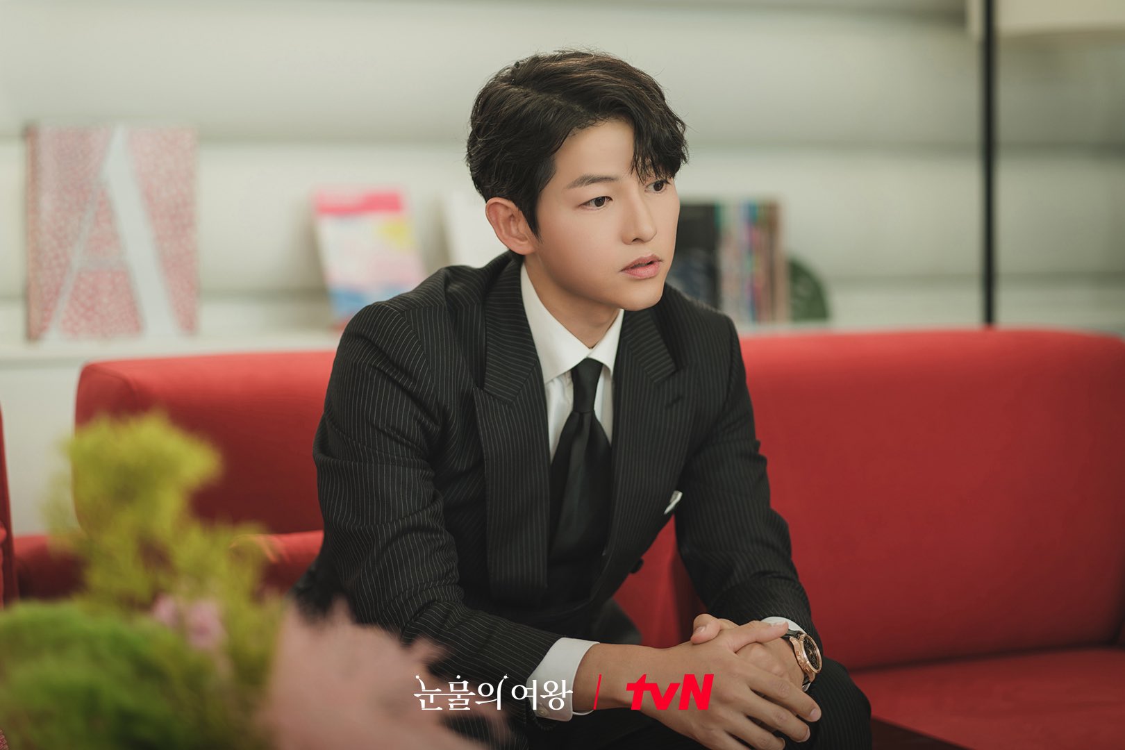 Song Joong Ki giúp rating Queen of Tears cao chạm đỉnh, “náo loạn” MXH với vai diễn quá độc lạ- Ảnh 1.