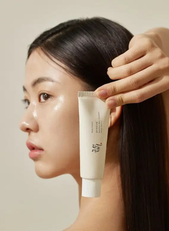 "Best seller" tại Olive Young: 5 kem chống nắng dưỡng ẩm "thần sầu", nàng dùng rồi dễ là sẽ giới thiệu cho người quen- Ảnh 8. "Best seller" tại Olive Young: 5 kem chống nắng dưỡng ẩm "thần sầu", nàng dùng rồi dễ là sẽ giới thiệu cho người quen- Ảnh 8.