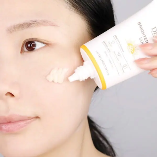 "Best seller" tại Olive Young: 5 kem chống nắng dưỡng ẩm "thần sầu", nàng dùng rồi dễ là sẽ giới thiệu cho người quen- Ảnh 9. "Best seller" tại Olive Young: 5 kem chống nắng dưỡng ẩm "thần sầu", nàng dùng rồi dễ là sẽ giới thiệu cho người quen- Ảnh 9.