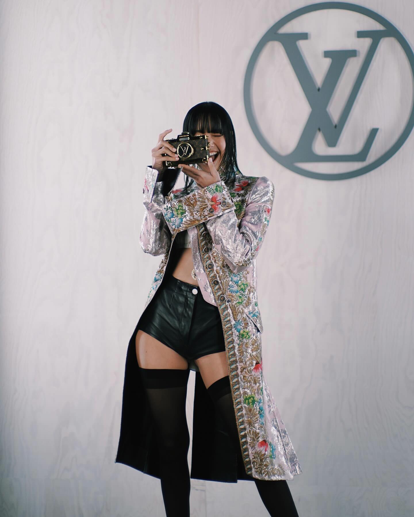 Louis Vuitton sẽ là chương hai của tương lai Lisa?- Ảnh 9. Louis Vuitton sẽ là chương hai của tương lai Lisa?- Ảnh 9.