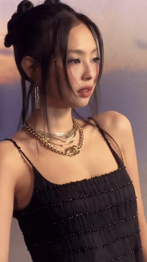 "Sốc visual" Jennie ở Paris Fashion Week: Hóa búp bê vừa sang chảnh vừa đáng yêu, chiến thần "chấp" hết sạch cam thường là đây!- Ảnh 5.