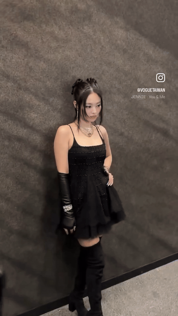"Sốc visual" Jennie ở Paris Fashion Week: Hóa búp bê vừa sang chảnh vừa đáng yêu, chiến thần "chấp" hết sạch cam thường là đây!- Ảnh 3.