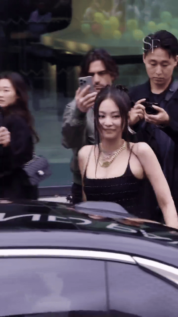 "Sốc visual" Jennie ở Paris Fashion Week: Hóa búp bê vừa sang chảnh vừa đáng yêu, chiến thần "chấp" hết sạch cam thường là đây!- Ảnh 1.