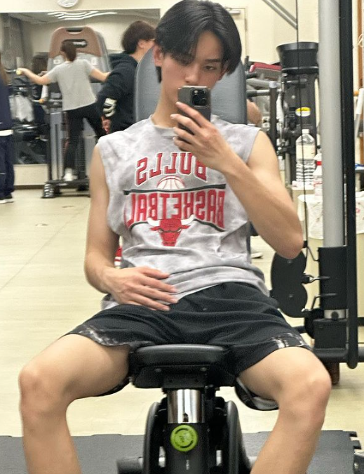 Chàng trai hot nhất Nhật Bản lúc này lại là một nam sinh 2k7 người Việt, visual như bước thẳng ra từ phim vườn trường- Ảnh 9. Chàng trai hot nhất Nhật Bản lúc này lại là một nam sinh 2k7 người Việt, visual như bước thẳng ra từ phim vườn trường- Ảnh 9.