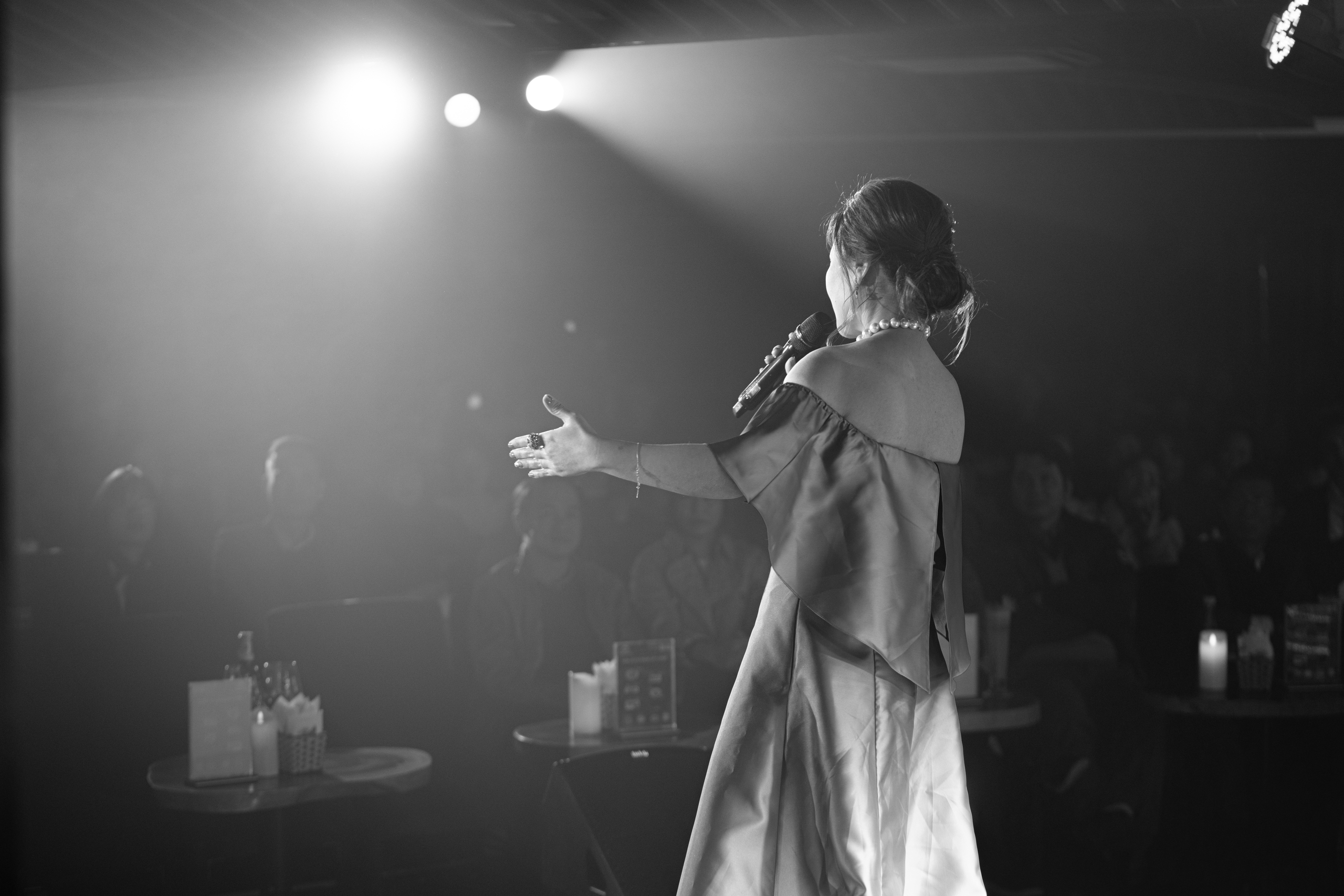 Chồng Tây và con gái ra Hà Nội ủng hộ Thu Phượng làm show sau 10 năm biến cố- Ảnh 7.