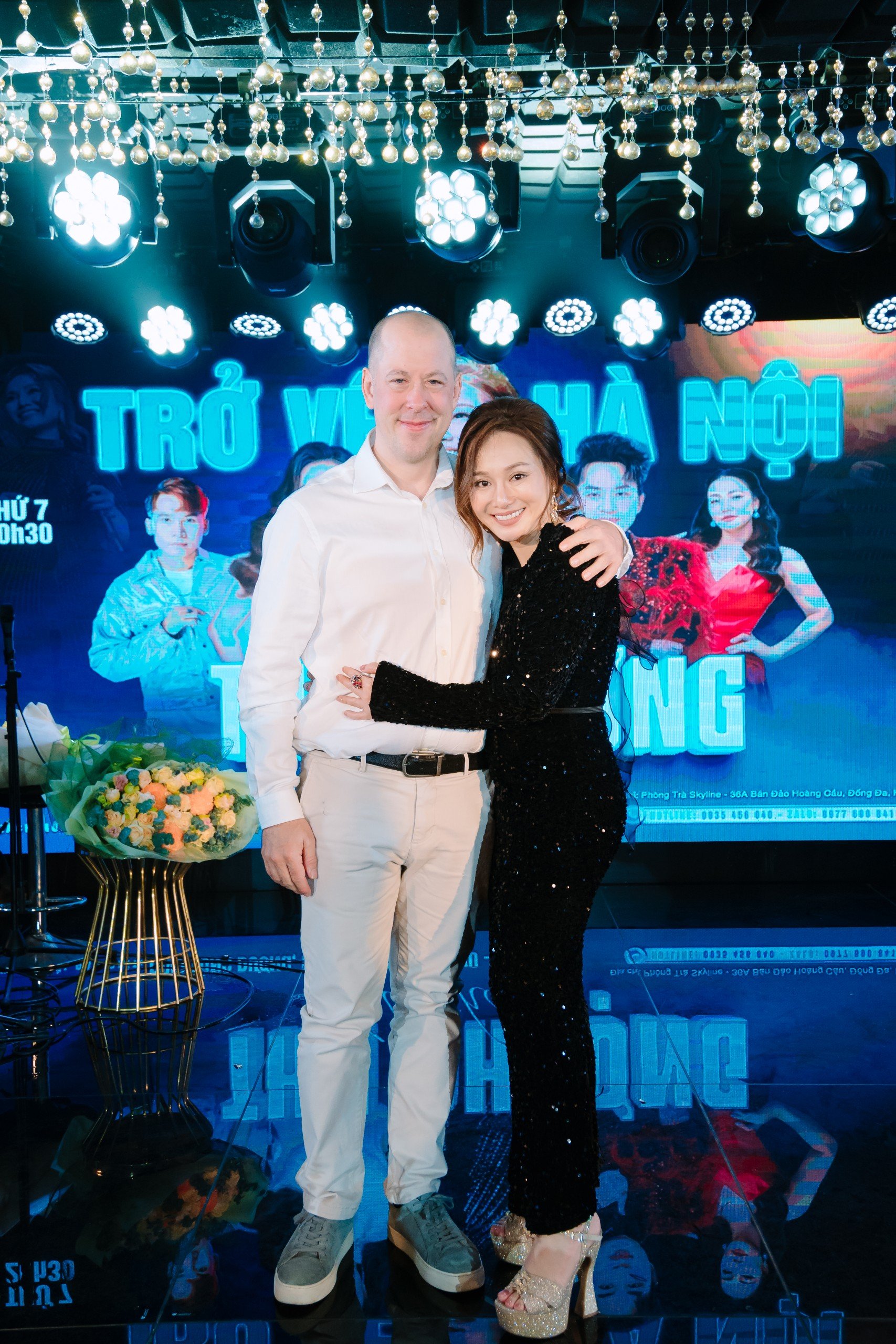 Chồng Tây và con gái ra Hà Nội ủng hộ Thu Phượng làm show sau 10 năm biến cố- Ảnh 9.