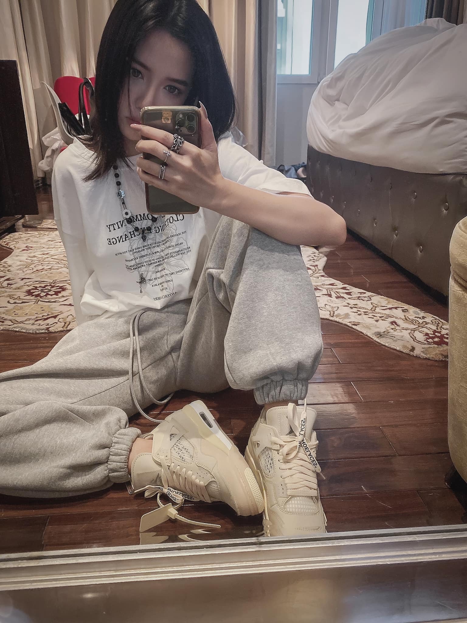 Bích Phương "cưa sừng làm nghé" với style quá cool: Chị em 30+ học theo, kiểu gì cũng trẻ ra ít nhất 5 tuổi- Ảnh 9. Bích Phương "cưa sừng làm nghé" với style quá cool: Chị em 30+ học theo, kiểu gì cũng trẻ ra ít nhất 5 tuổi- Ảnh 9.