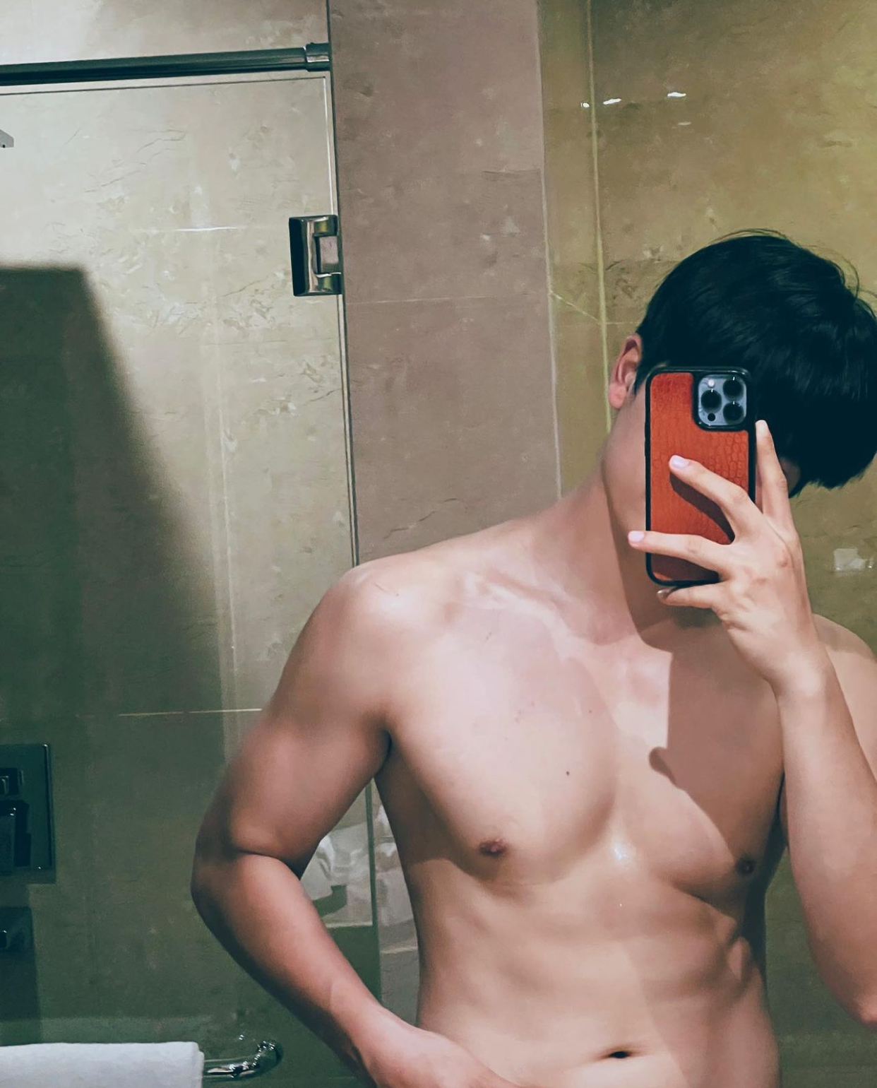 Nam thần mới phim Việt giờ vàng: Visual như soái ca Hàn, body "mlem" và bị soi hẹn hò với “chị đẹp”- Ảnh 8.