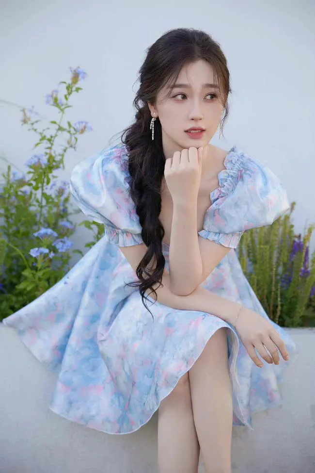 Ngắm 1000 lần không chán style của Ngu Thư Hân: Vibe tiểu thư tràn màn hình, xứng "10 điểm không có nhưng"- Ảnh 17.