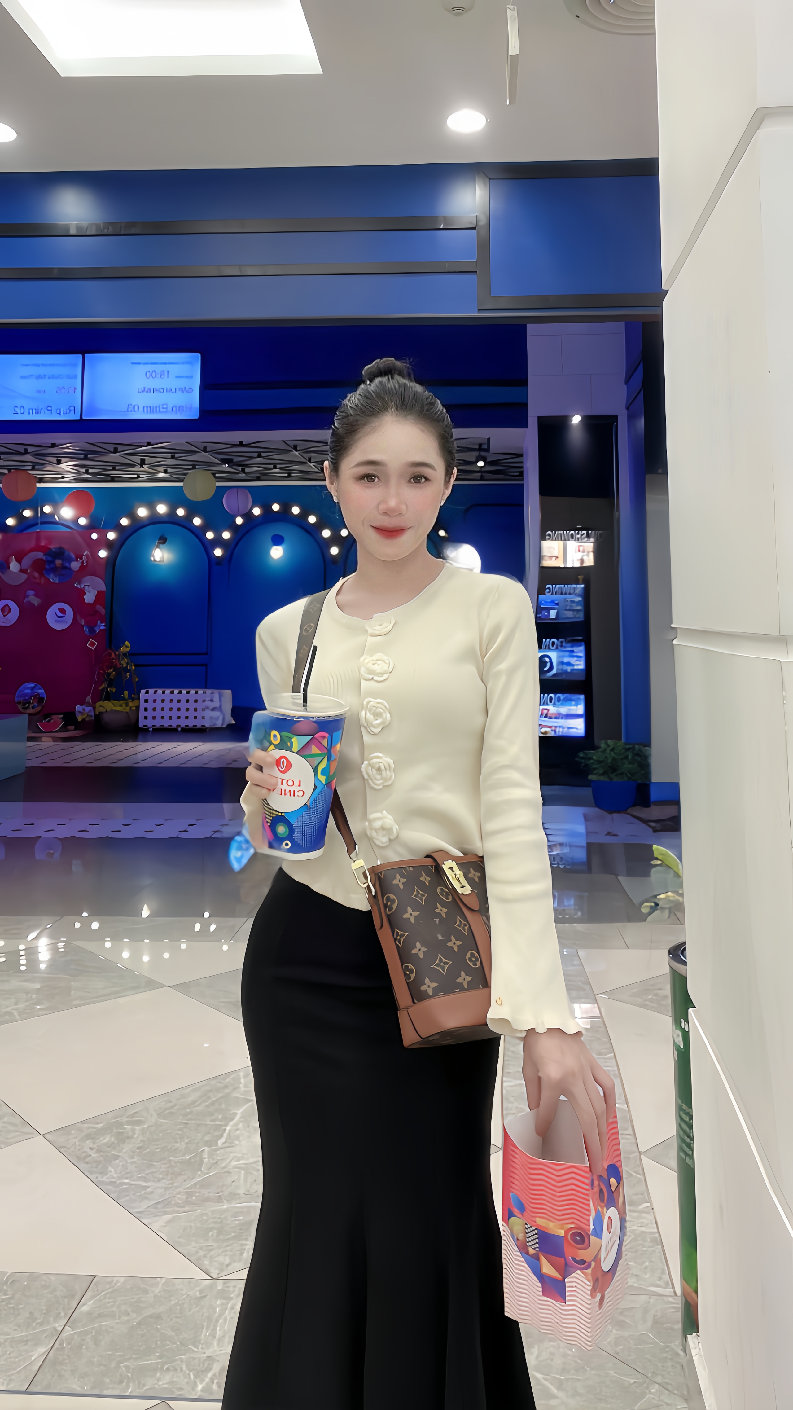 Cô giáo tiểu học đang hot TikTok: Mặt xinh - dáng đỉnh, BST áo dài đi dạy cả tuần không trùng màu là xịn nhất!- Ảnh 11.