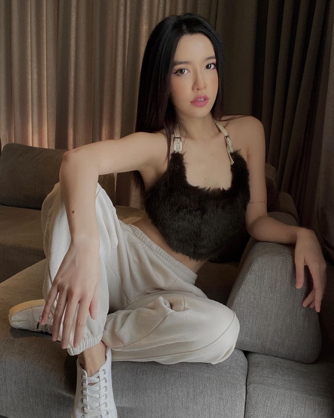 Bích Phương "cưa sừng làm nghé" với style quá cool: Chị em 30+ học theo, kiểu gì cũng trẻ ra ít nhất 5 tuổi- Ảnh 8. Bích Phương "cưa sừng làm nghé" với style quá cool: Chị em 30+ học theo, kiểu gì cũng trẻ ra ít nhất 5 tuổi- Ảnh 8.