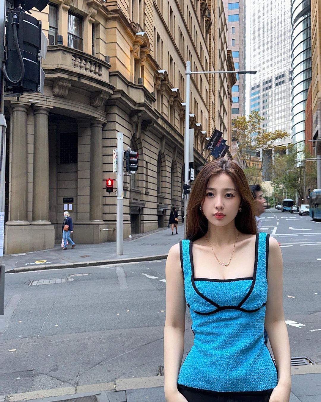 Ngắm 1000 lần không chán style của Ngu Thư Hân: Vibe tiểu thư tràn màn hình, xứng "10 điểm không có nhưng"- Ảnh 13.
