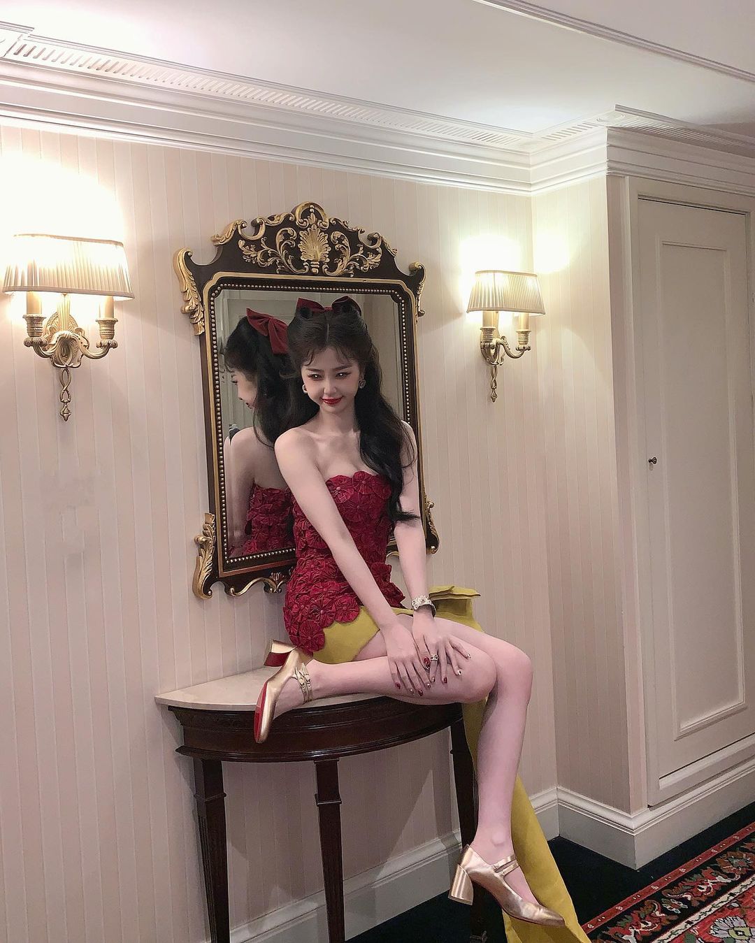 Ngắm 1000 lần không chán style của Ngu Thư Hân: Vibe tiểu thư tràn màn hình, xứng "10 điểm không có nhưng"- Ảnh 5.