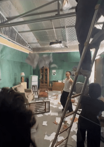 “GD Việt Nam” MCK diễn hết mình trong hậu trường MV parody, CiCi Anh Chi bất ngờ xuất hiện làm “gián đoạn" ekip- Ảnh 2.