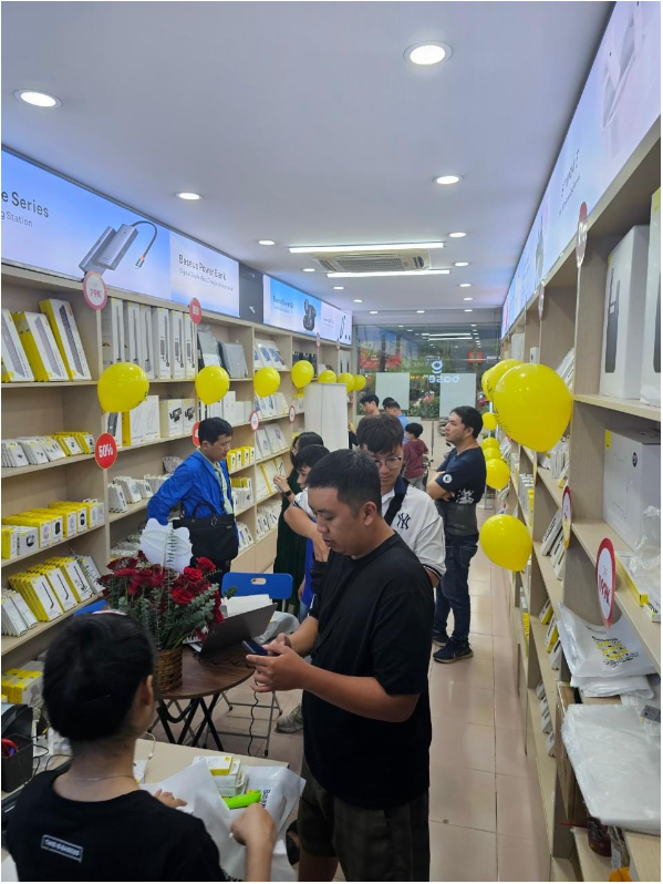 Tưng bừng khai trương cửa hàng Baseus đầu tiên tại Hà Nội- Ảnh 4.