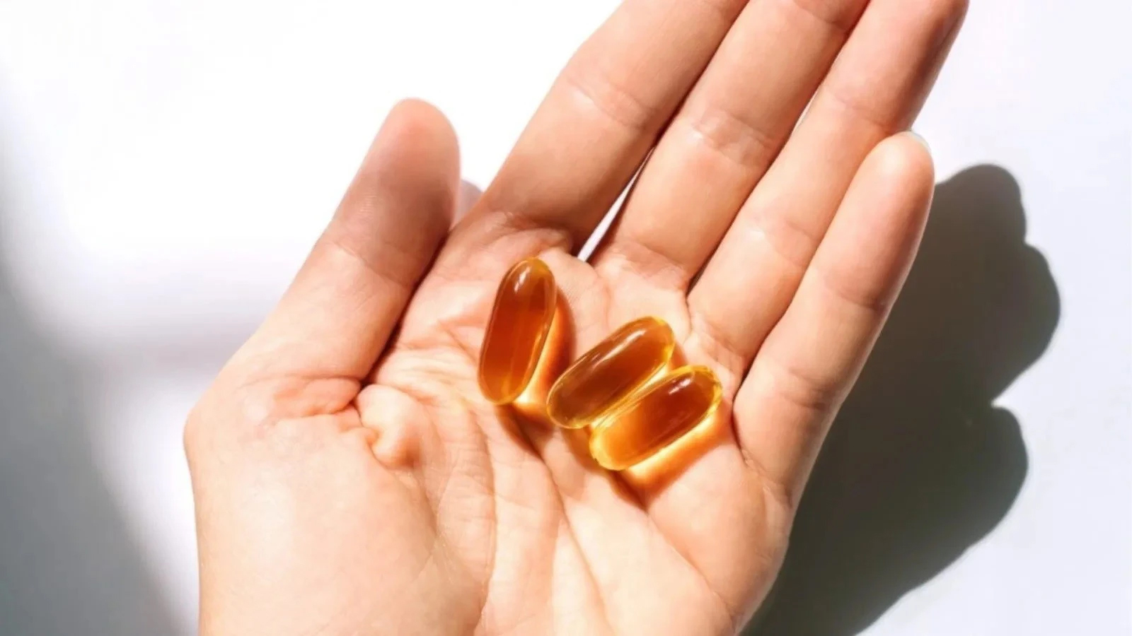 Uống dầu cá vào thời điểm ít ai ngờ này giúp tăng khả năng hấp thụ 3-5 lần- Ảnh 1.