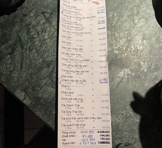Một nhà hàng đồ Thái ở TPHCM bị khách tố tính "bill chồng bill" chênh hơn 400k, thậm chí không phải lần đầu?- Ảnh 3.