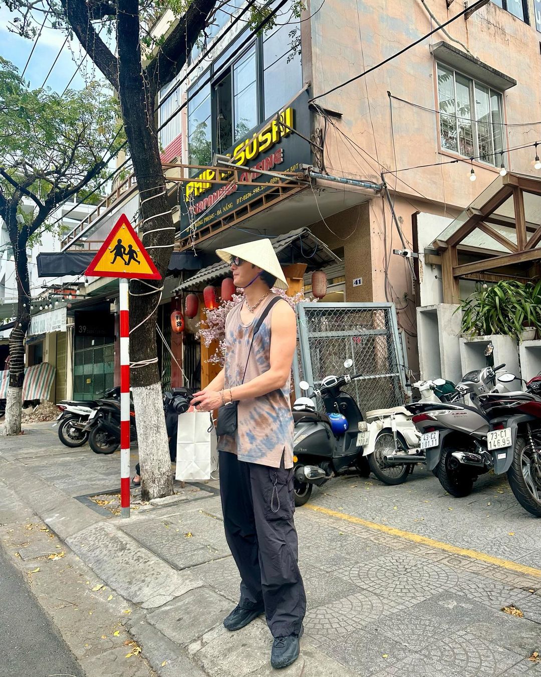 Jung Il Woo xả ảnh ở Việt Nam trước khi về Hàn: "Đây là 1 trong những chuyến đi hạnh phúc nhất của tôi"- Ảnh 3.