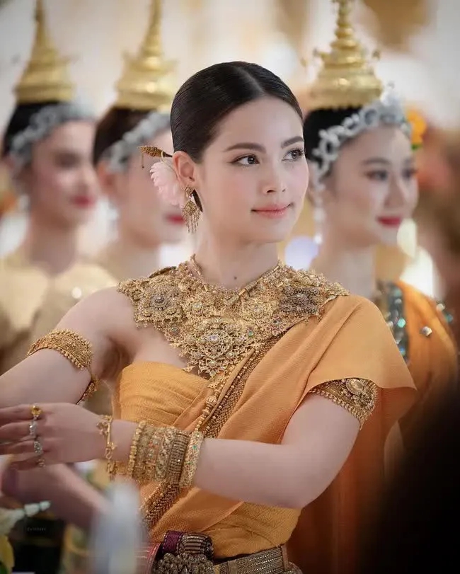 Điểm lại loạt nữ thần Songkran gây bão: Baifern khiến cả khu phố ngẩn ngơ, trùm cuối đang khiến nhiều người hóng nhất- Ảnh 7. Điểm lại loạt nữ thần Songkran gây bão: Baifern khiến cả khu phố ngẩn ngơ, trùm cuối đang khiến nhiều người hóng nhất- Ảnh 7.