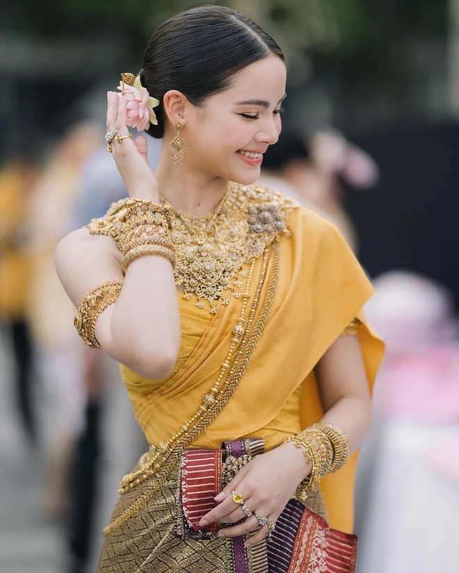 Điểm lại loạt nữ thần Songkran gây bão: Baifern khiến cả khu phố ngẩn ngơ, trùm cuối đang khiến nhiều người hóng nhất- Ảnh 8. Điểm lại loạt nữ thần Songkran gây bão: Baifern khiến cả khu phố ngẩn ngơ, trùm cuối đang khiến nhiều người hóng nhất- Ảnh 8.