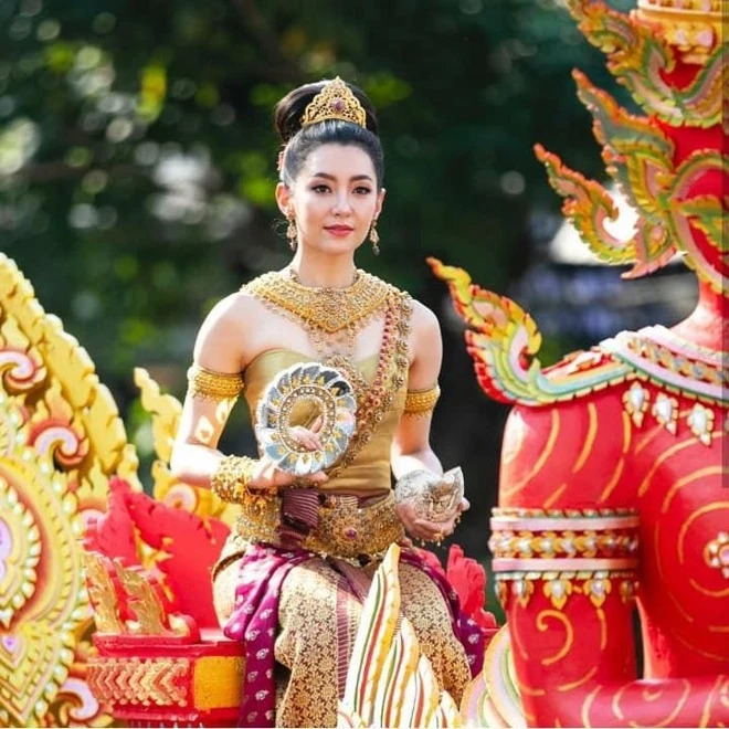 Điểm lại loạt nữ thần Songkran gây bão: Baifern khiến cả khu phố ngẩn ngơ, trùm cuối đang khiến nhiều người hóng nhất- Ảnh 9. Điểm lại loạt nữ thần Songkran gây bão: Baifern khiến cả khu phố ngẩn ngơ, trùm cuối đang khiến nhiều người hóng nhất- Ảnh 9.
