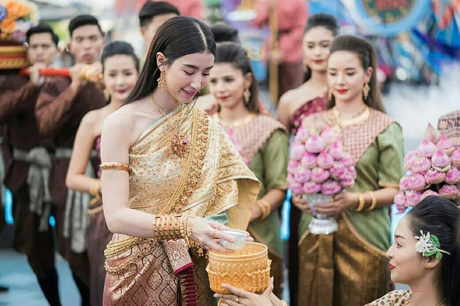 Điểm lại loạt nữ thần Songkran gây bão: Baifern khiến cả khu phố ngẩn ngơ, trùm cuối đang khiến nhiều người hóng nhất- Ảnh 15. Điểm lại loạt nữ thần Songkran gây bão: Baifern khiến cả khu phố ngẩn ngơ, trùm cuối đang khiến nhiều người hóng nhất- Ảnh 15.