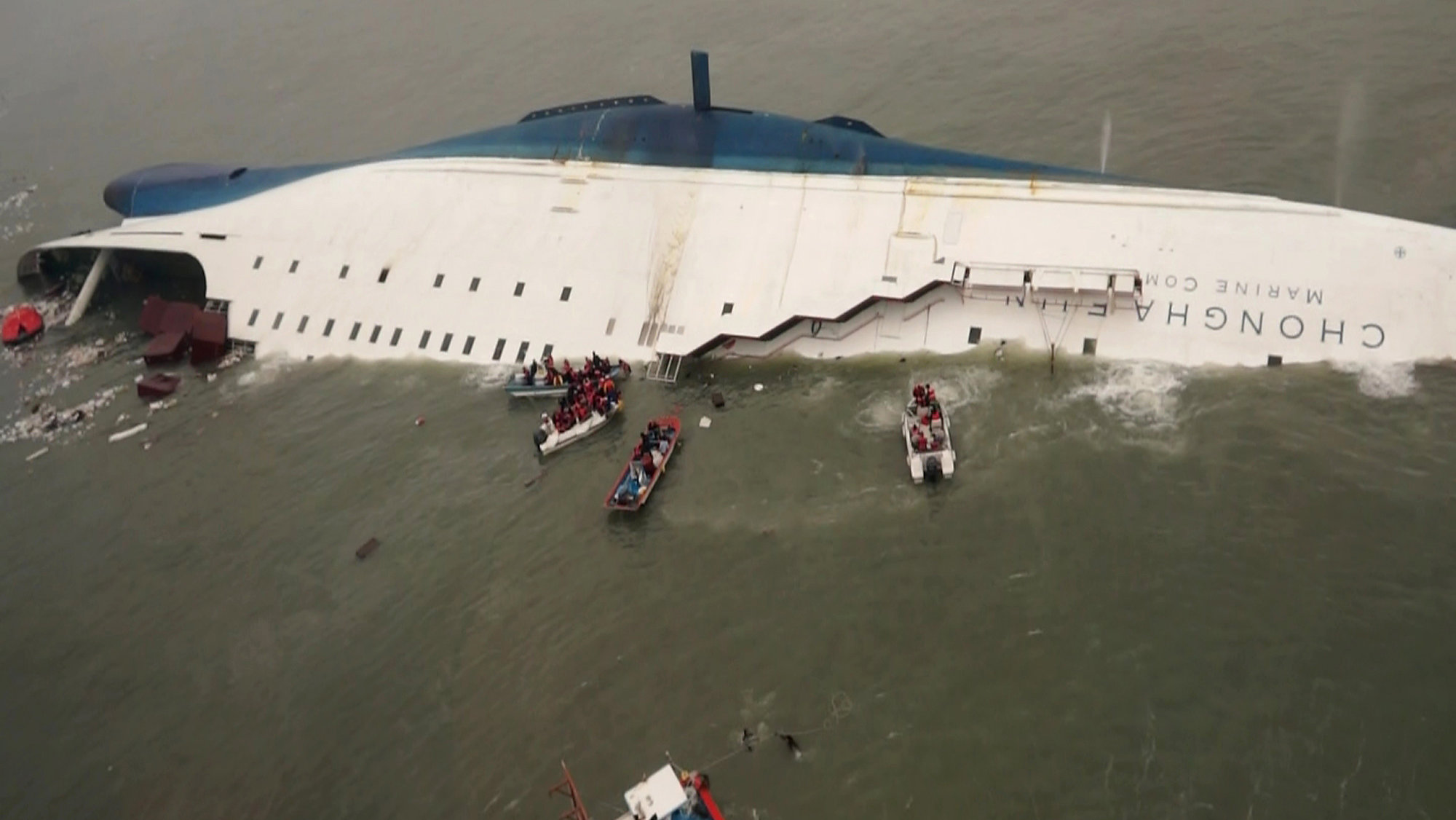Tròn 10 năm thảm kịch chìm phà Sewol khiến 304 người chết: Xót xa trước tình cảnh của người sống sót- Ảnh 1.
