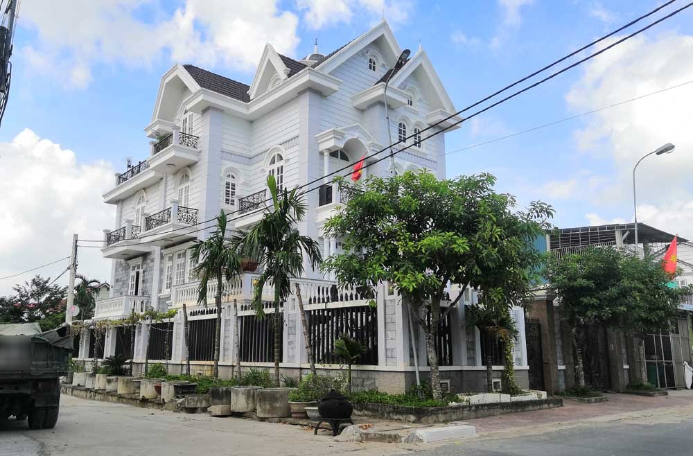 "Làng tỷ phú" ở Nghệ An: Từ đói khổ vươn lên nhờ buôn đồng nát "xuyên quốc gia", giờ đại gia nhiều không đếm xuể- Ảnh 13. "Làng tỷ phú" ở Nghệ An: Từ đói khổ vươn lên nhờ buôn đồng nát "xuyên quốc gia", giờ đại gia nhiều không đếm xuể- Ảnh 13.