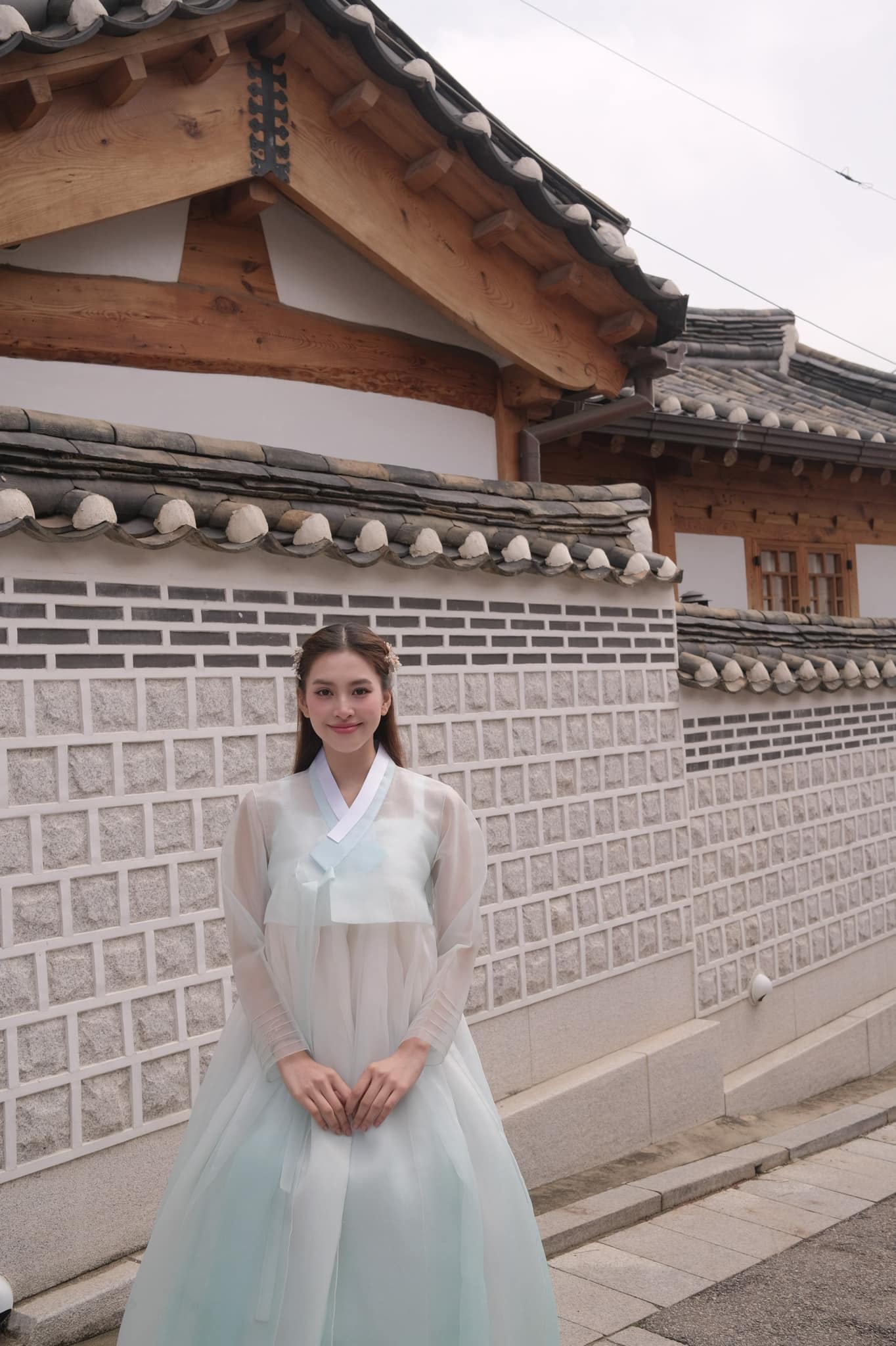 Tiểu Vy "hóa gái Hàn" khoe visual xinh ngây ngất, Thùy Tiên có lép vế khi đứng cạnh?- Ảnh 4.