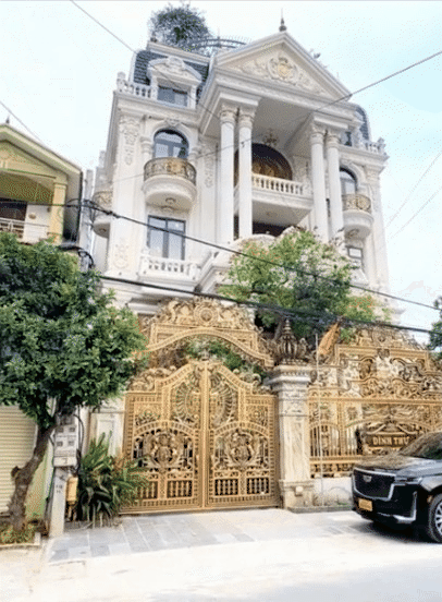 "Làng tỷ phú" ở Nghệ An: Từ đói khổ vươn lên nhờ buôn đồng nát "xuyên quốc gia", giờ đại gia nhiều không đếm xuể- Ảnh 10. "Làng tỷ phú" ở Nghệ An: Từ đói khổ vươn lên nhờ buôn đồng nát "xuyên quốc gia", giờ đại gia nhiều không đếm xuể- Ảnh 10.