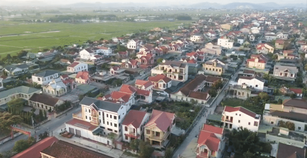 "Làng tỷ phú" ở Nghệ An: Từ đói khổ vươn lên nhờ buôn đồng nát "xuyên quốc gia", giờ đại gia nhiều không đếm xuể- Ảnh 1. "Làng tỷ phú" ở Nghệ An: Từ đói khổ vươn lên nhờ buôn đồng nát "xuyên quốc gia", giờ đại gia nhiều không đếm xuể- Ảnh 1.