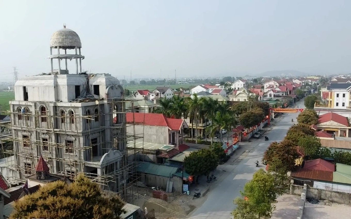 "Làng tỷ phú" ở Nghệ An: Từ đói khổ vươn lên nhờ buôn đồng nát "xuyên quốc gia", giờ đại gia nhiều không đếm xuể- Ảnh 14. "Làng tỷ phú" ở Nghệ An: Từ đói khổ vươn lên nhờ buôn đồng nát "xuyên quốc gia", giờ đại gia nhiều không đếm xuể- Ảnh 14.