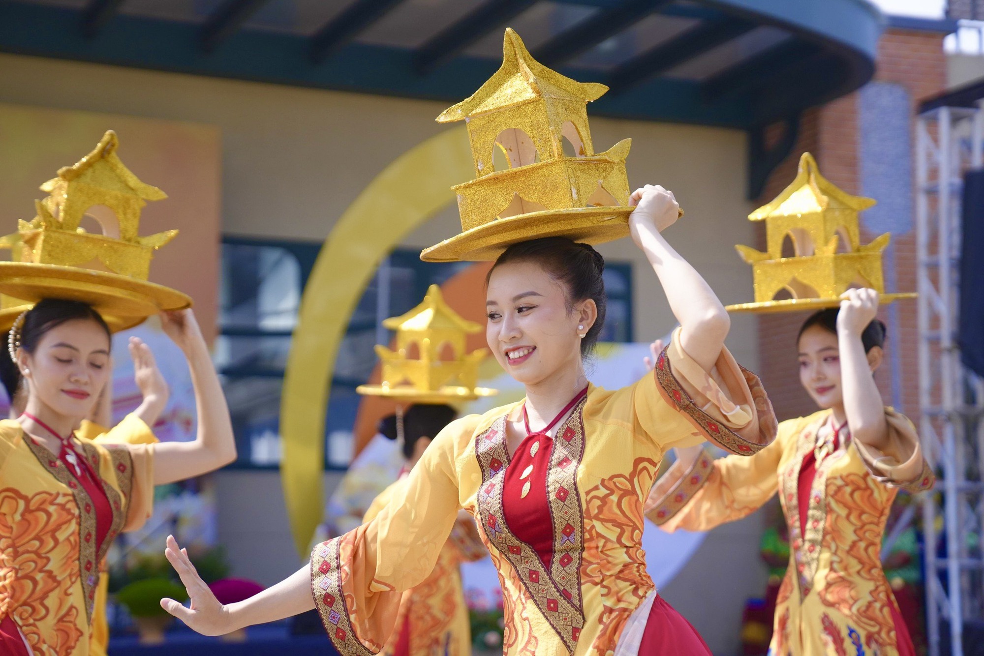 "Độc lạ" văn hóa Khmer được tái hiện sinh động trên núi Bà Đen, Tây Ninh- Ảnh 9. "Độc lạ" văn hóa Khmer được tái hiện sinh động trên núi Bà Đen, Tây Ninh- Ảnh 9.