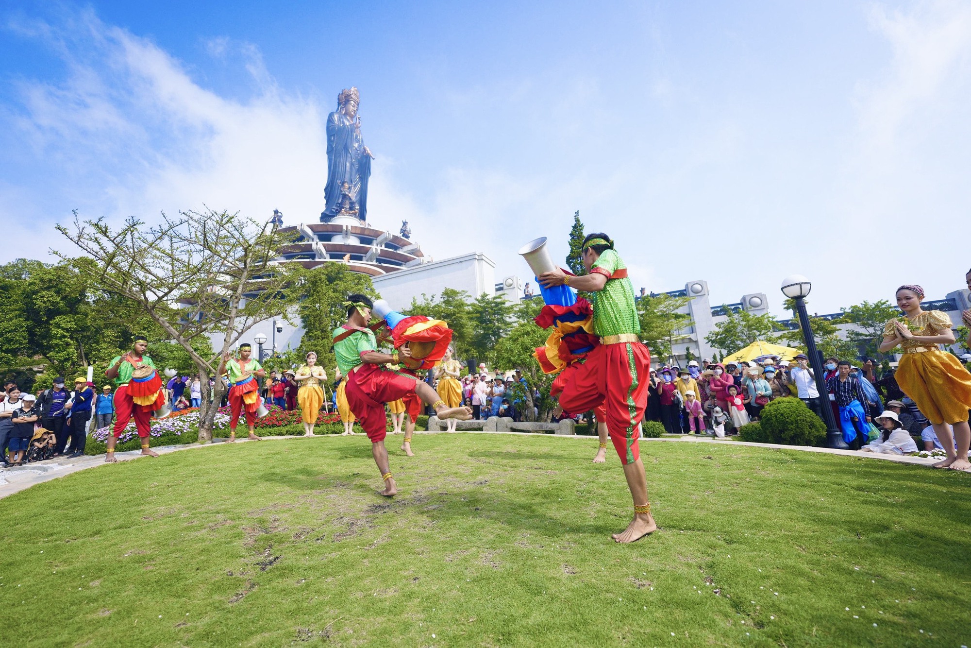 "Độc lạ" văn hóa Khmer được tái hiện sinh động trên núi Bà Đen, Tây Ninh- Ảnh 4. "Độc lạ" văn hóa Khmer được tái hiện sinh động trên núi Bà Đen, Tây Ninh- Ảnh 4.