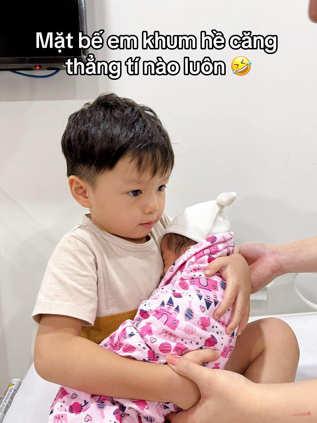 Bé trai nước mắt giàn giụa "con không thích em gái, mẹ đẻ em trai đi" và cái kết khiến mẹ bật khóc- Ảnh 6.