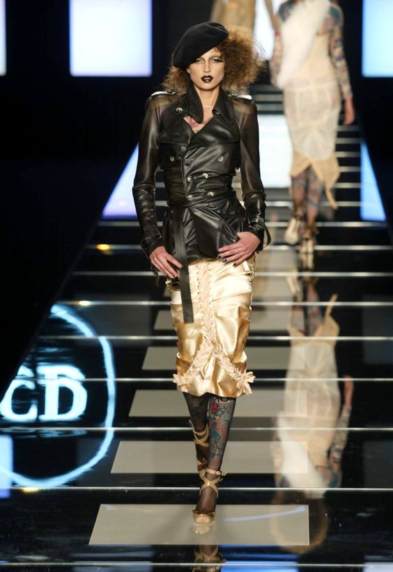 Review BST Dior Pre-Fall 2024: Chiếc áo "chợ" nhất xuất hiện giữa thế giới buồn ngủ mang tên trắng - đen - be- Ảnh 12. Review BST Dior Pre-Fall 2024: Chiếc áo "chợ" nhất xuất hiện giữa thế giới buồn ngủ mang tên trắng - đen - be- Ảnh 12.