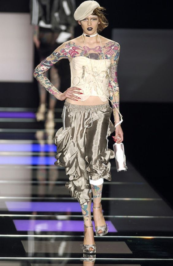 Review BST Dior Pre-Fall 2024: Chiếc áo "chợ" nhất xuất hiện giữa thế giới buồn ngủ mang tên trắng - đen - be- Ảnh 11. Review BST Dior Pre-Fall 2024: Chiếc áo "chợ" nhất xuất hiện giữa thế giới buồn ngủ mang tên trắng - đen - be- Ảnh 11.