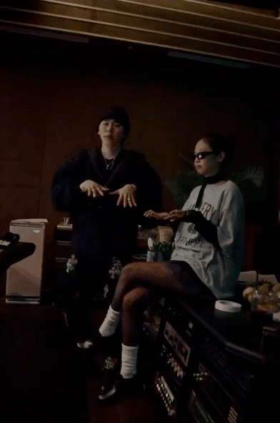 Nam rapper kết hợp với Jennie: Quái vật nhạc số xứ Hàn, là ngoại lệ được "it girl số 1" làm điều đặc biệt!- Ảnh 1. Nam rapper kết hợp với Jennie: Quái vật nhạc số xứ Hàn, là ngoại lệ được "it girl số 1" làm điều đặc biệt!- Ảnh 1.