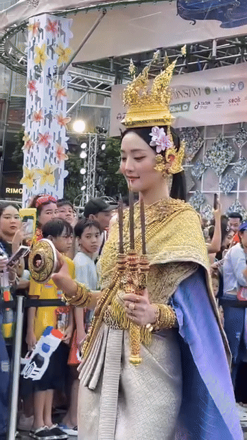 7 nữ thần Songkran 2024 “bất phân thắng bại”: 2 bạn thân Lisa so kè nhan sắc, trùm cuối gây xao xuyến cực mạnh- Ảnh 13.