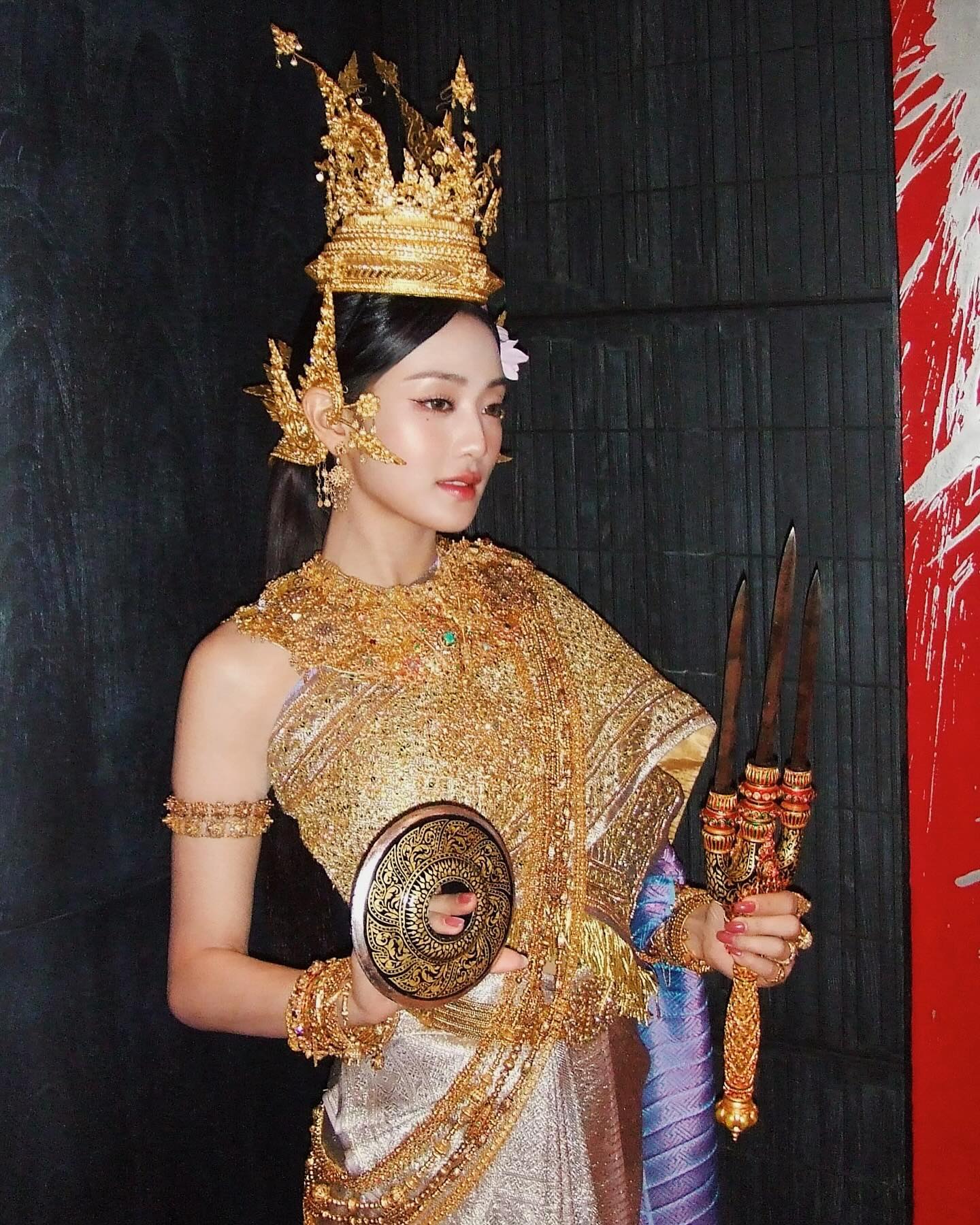 7 nữ thần Songkran 2024 “bất phân thắng bại”: 2 bạn thân Lisa so kè nhan sắc, trùm cuối gây xao xuyến cực mạnh- Ảnh 10.