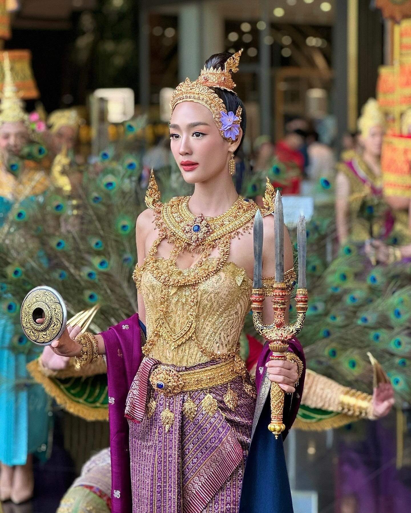 7 nữ thần Songkran 2024 “bất phân thắng bại”: 2 bạn thân Lisa so kè nhan sắc, trùm cuối gây xao xuyến cực mạnh- Ảnh 18.