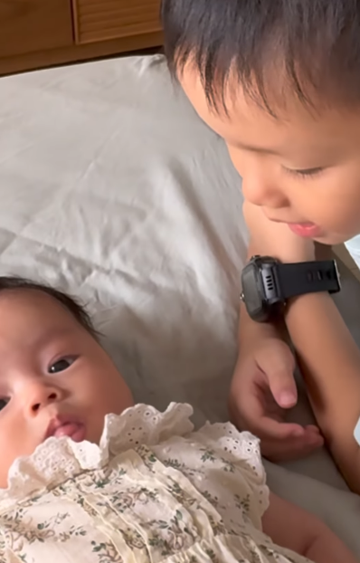 Bé trai nước mắt giàn giụa "con không thích em gái, mẹ đẻ em trai đi" và cái kết khiến mẹ bật khóc- Ảnh 3.