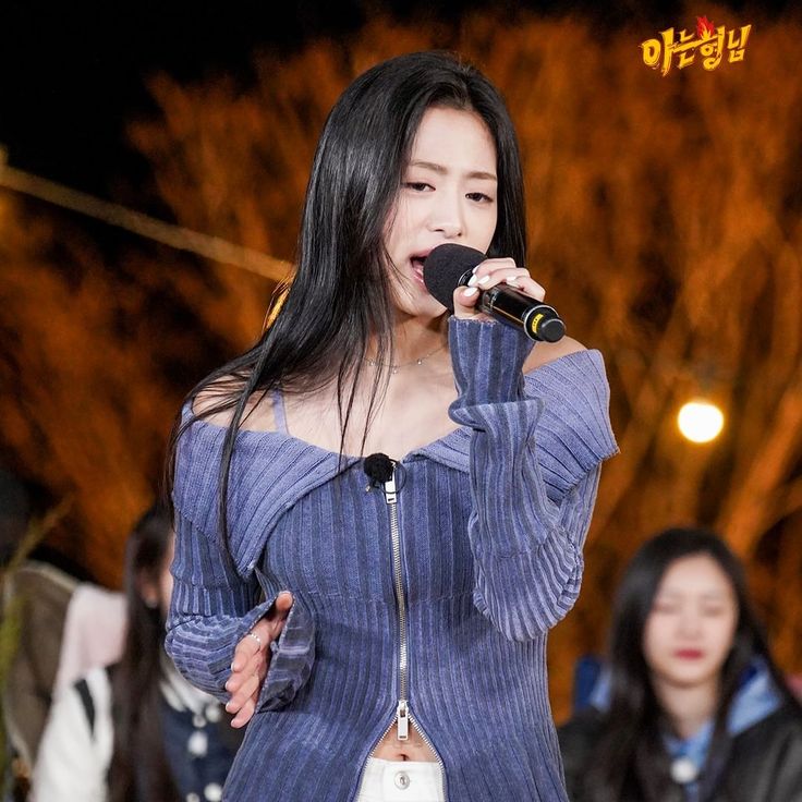 Liên tục cho Ahyeon mặc đồ giống đàn chị, phải chăng YG đang nghiêm túc biến tân binh thành "Jennie thứ 2"?- Ảnh 10.