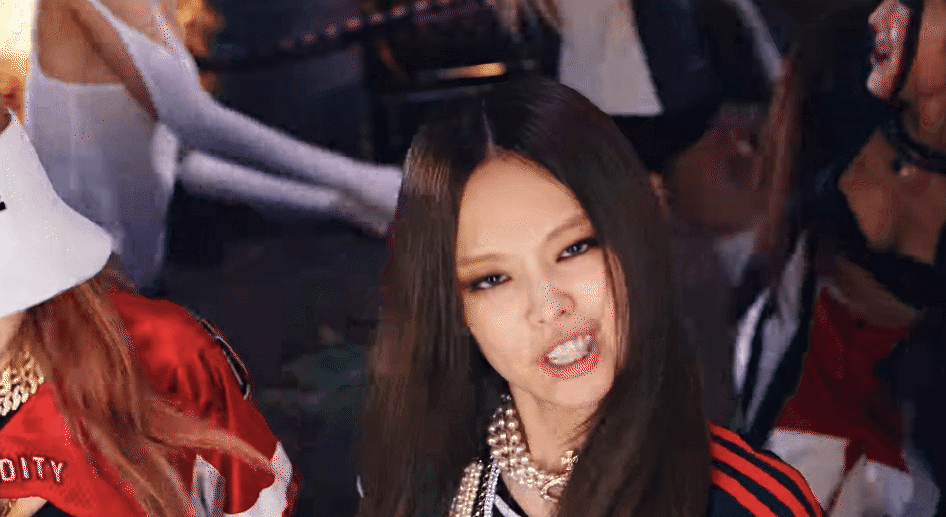 Jennie - Karina : Tài năng, visual không bàn cãi, tình yêu "chết yểu" sau một tháng công khai vì quá nổi tiếng- Ảnh 5. Jennie - Karina : Tài năng, visual không bàn cãi, tình yêu "chết yểu" sau một tháng công khai vì quá nổi tiếng- Ảnh 5.