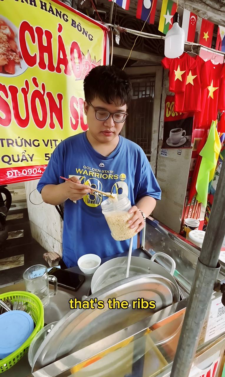 Chủ quán “cháo sườn 9.0 IELTS” lên tiếng khi bị chê đắt đỏ: “Bát ăn thử giá 20.000 đồng tôi thấy hợp lý”- Ảnh 1. Chủ quán “cháo sườn 9.0 IELTS” lên tiếng khi bị chê đắt đỏ: “Bát ăn thử giá 20.000 đồng tôi thấy hợp lý”- Ảnh 1.