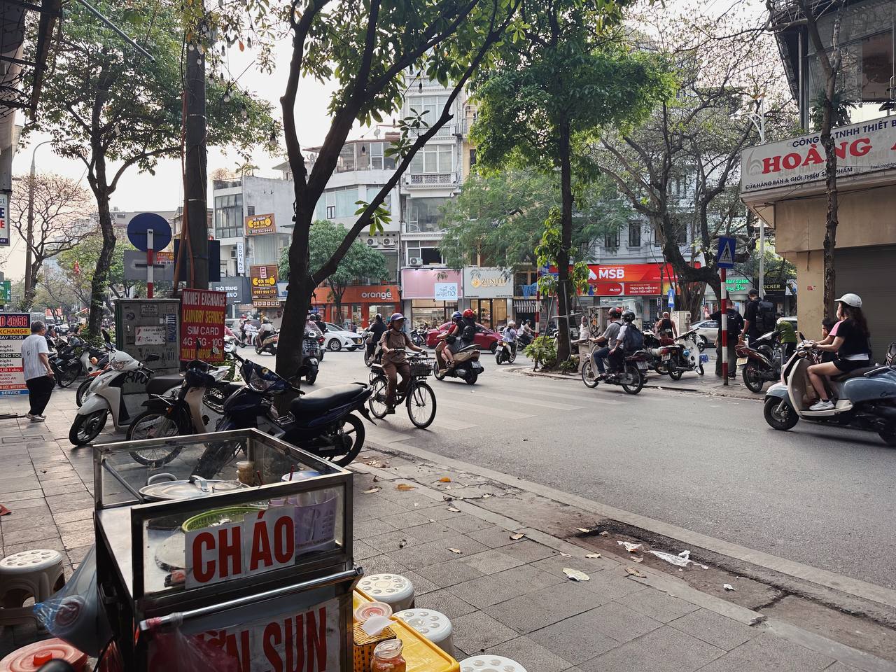 Chủ quán “cháo sườn 9.0 IELTS” lên tiếng khi bị chê đắt đỏ: “Bát ăn thử giá 20.000 đồng tôi thấy hợp lý”- Ảnh 4. Chủ quán “cháo sườn 9.0 IELTS” lên tiếng khi bị chê đắt đỏ: “Bát ăn thử giá 20.000 đồng tôi thấy hợp lý”- Ảnh 4.
