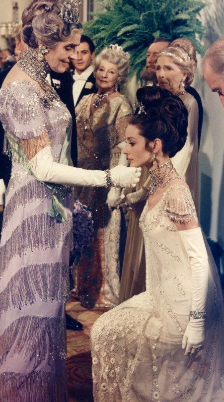Chiếc váy để đời của Kendall Jenner tại MET Gala từng có 2 phiên bản tương tự, netizen chê luôn nàng siêu mẫu- Ảnh 7.