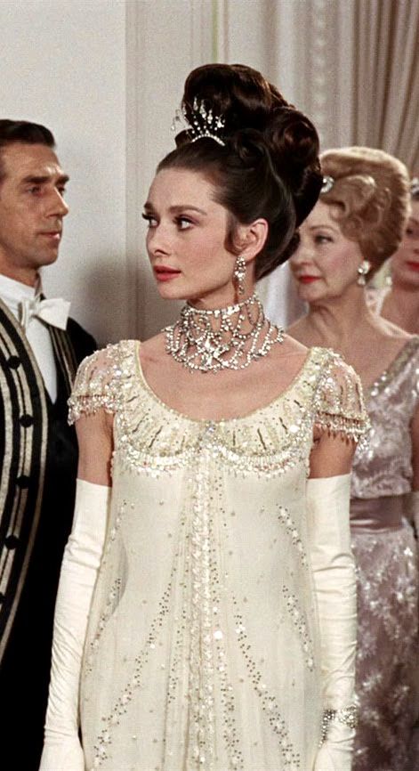 Chiếc váy để đời của Kendall Jenner tại MET Gala từng có 2 phiên bản tương tự, netizen chê luôn nàng siêu mẫu- Ảnh 11.