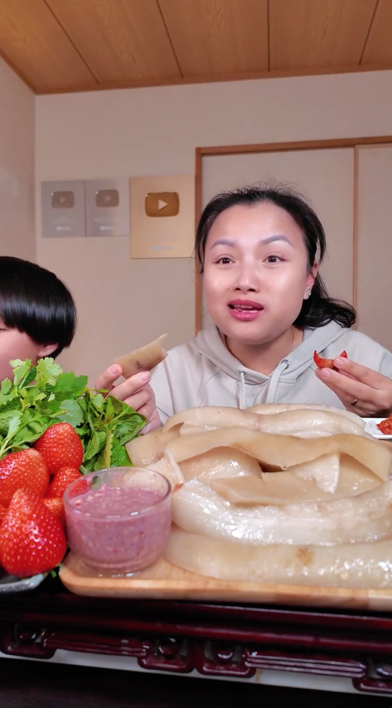 Hậu drama "ăn hải sản rồi chê mùi cá ao", Quỳnh Trần JP tiếp tục gây sóng gió bởi cách ăn uống độc lạ- Ảnh 5.