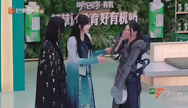 2 đại diện Việt Nam ở Đạp gió: Chi Pu xuất hiện gây xao xuyến, đến Suni Hạ Linh chỉ biết "than trời"- Ảnh 2.